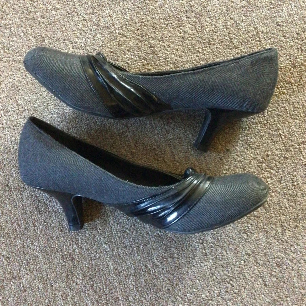 Nue Options Ava Gray and Black Heels - Size 8 - Picture 4 of 7